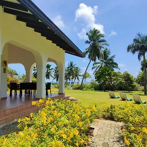 Luana Yuna Villa Au Cap