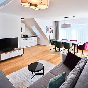 Myfavorit - Spacious Next To Puplic Transport U1 Direct Connection To Citycenter Wenen