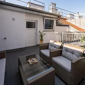 With Balcony Near Augarten Apartment